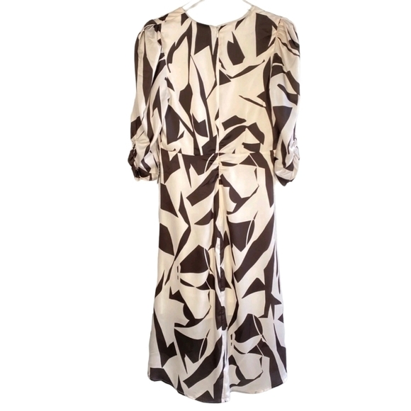 EXPRESS Satin Abstract Print Puff Sleeve Ruched Hi-Lo Midi Dress Ivory Size: XS - Picture 7 of 10